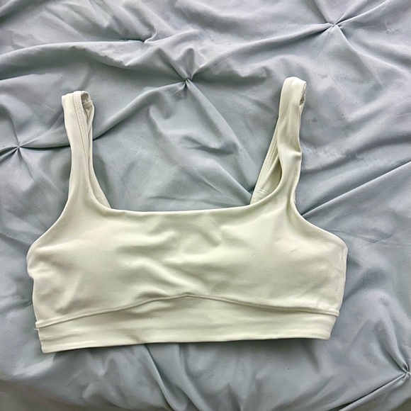 Vuori AllTheForm Bra in Lemongrass - Picture 7 of 8
